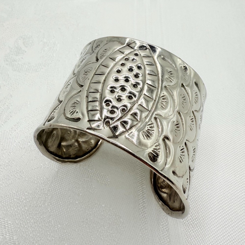 Vintage Silver Tone Scale Texture Southwestern Style Chunky Open Cuff Bangle
